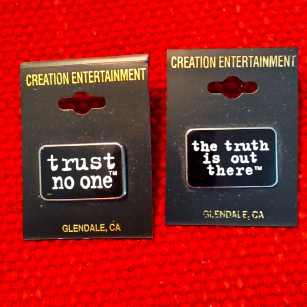 Vintage X-Files Pins 👽 New on Card